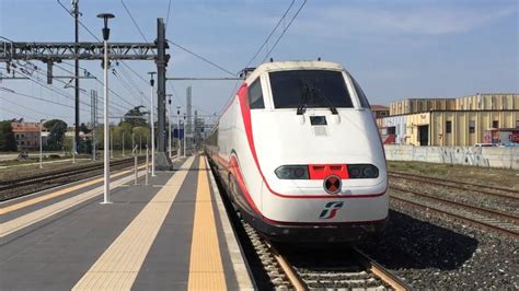 UNO STRANO E LENTO TRANSITO AL BINARIO 3 PER IL FRECCIABIANCA 8816