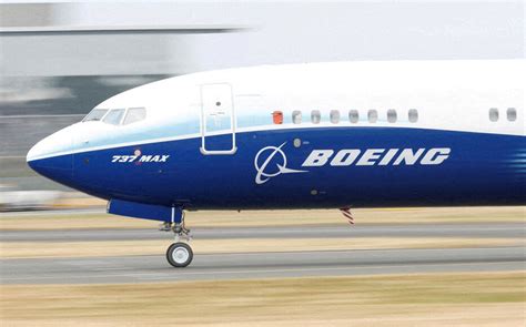 Les Quatre Pneus Dun Boeing 737 De Max Airlines Explosent Juste Avant