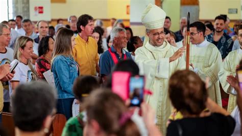 Missa Do Crisma Dom Geovane Lu S Preside Pela Primeira Vez Portal Gerais