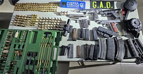 Policía decomisó armas y municiones en dos bolsos que fueron