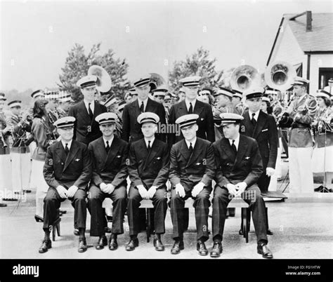 Dixie Clipper Crew Ncaptain R O D Sullivan And The Crew Of Pan