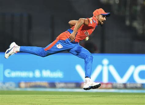 Ravindra Jadeja Shapes To Throw The Ball Espncricinfo