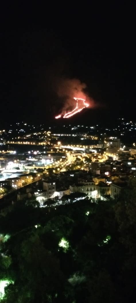 Brucia La Riserva Di Monte San Calogero A Termini Imerese Fiamme