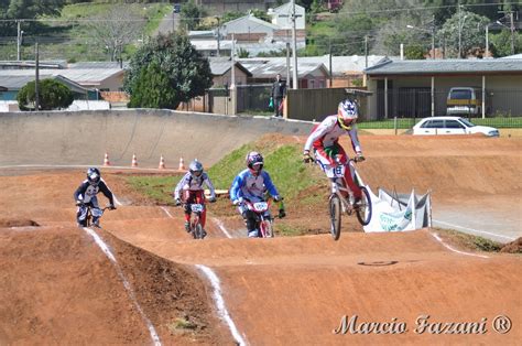 Federação Paranaense de Bicicross Fotos da 1º Bateria do Campeonato