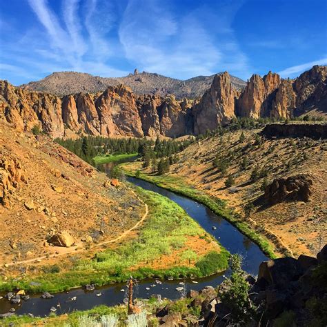 Smith Rock In Central Oregon Scenic Beautiful Places Central Oregon