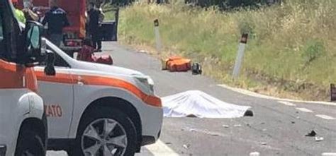 Schianto Tir Auto Sulla A1 Dopo Arezzo Quattro Morti Due Bambini E I