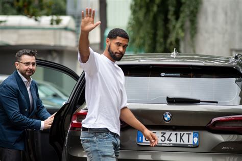 Milan Loftus Cheek Pronto Alle Visite Mediche L Arrivo Al Centro Medico