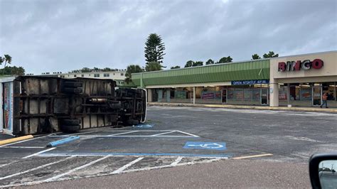 Dunedin S Causeway Plaza Damaged By Tornado Severe Weather Wtsp