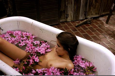 Tiny Tit Teen Renee Domai Renee Renee High Porn Pic