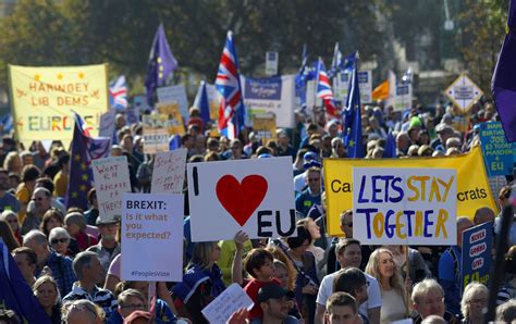 Statisíce lidí demonstrují v Londýně za druhé referendum o brexitu