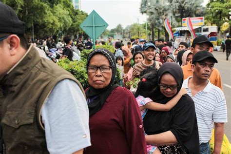 Foto Jumlah Pengunjung Membeludak Penjualan Tiket Masuk Ancol