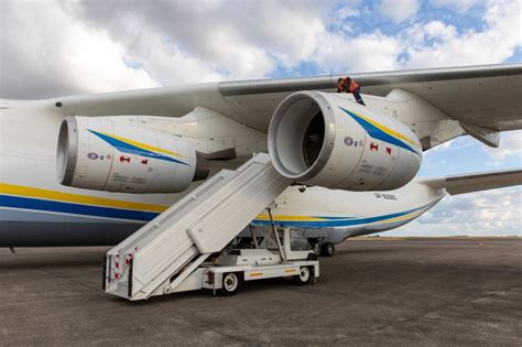 DIAPORAMA Le plus gros avion du monde l Antonov AN 225 se pose à