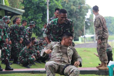 Prajurit Yonif Raider Gt Kostrad Gelar Latihan Bersama Tentara