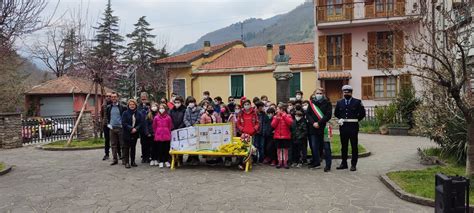 Festa Della Donna Inaugurate Le Panchine Gialle A Pieve Di Teco E