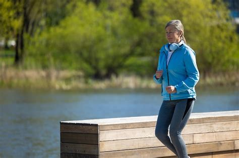 Premium Photo Jogging Mature Woman Jogging In The Park And Looking