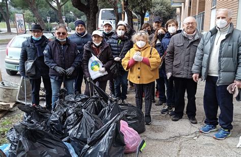 Ripulito Viale Ofanto Famiglie E Cittadini Volontari In Prima Linea