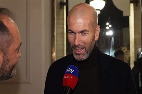 Zinedine Zidane ouvre la porte à un retour sur le banc