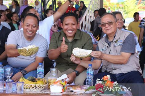 Iyos Somantri Durian Unggulan Sukabumi Mampu Bersaing Di Tingkat