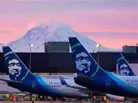 Alaska Airlines Halts Flight Operations After Mid Air Window Blowout