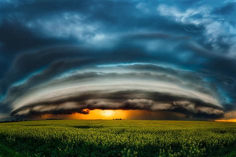 ITAP of a storm cell in Saskatchewan : r/itookapicture