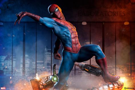 Sideshow Collectibles Spider Man Premium Format Figure