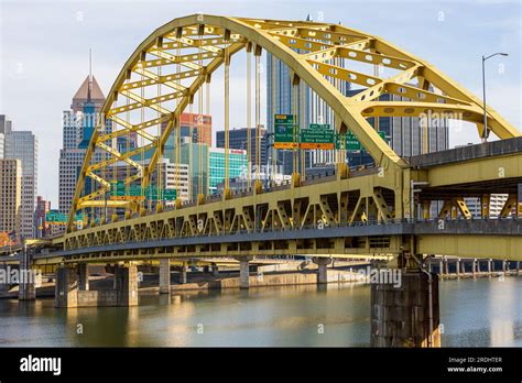 View of the Fort Pitt Bridge and the Pittsburgh downtown behind it ...