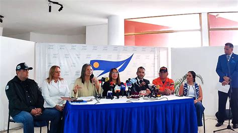 M S De Mil Personas Participar N En El Gran Desfile De Carnaval