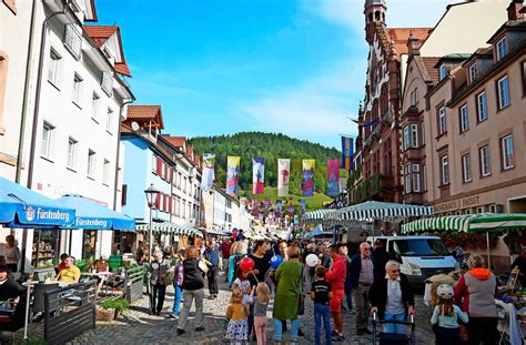 Naturpark Markt in Wolfach Herbstsonne lockt ins Städtle Kinzigtal