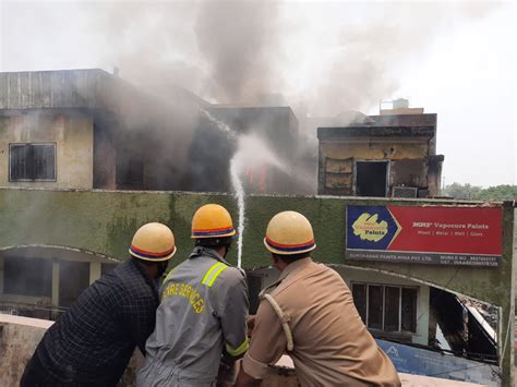 The Fire Broke Out In The Paints Shop In Front Of The Idgah पेंट