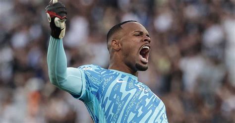 Corinthians anuncia a saída do goleiro Carlos Miguel