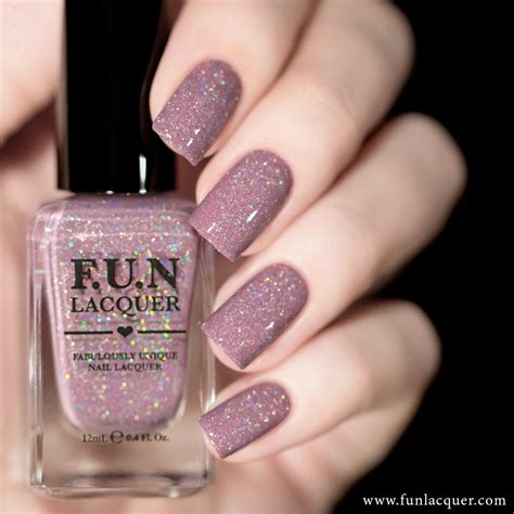 Discreet And Charming Ideas To Rock Glitter Nails This Fall Season