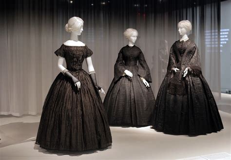 Stylecurated Death Becomes Her A Century Of Mourning Attire Met Museum