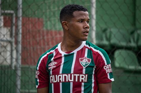 Fluminense Ir Exercer A Op O De Compra Do Volante Freitas Veja Os