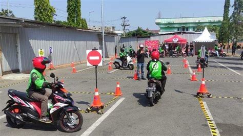 Lebih Dari Ratus Mitra Gojek Solo Ikuti Pelatihan Berkendara Aman