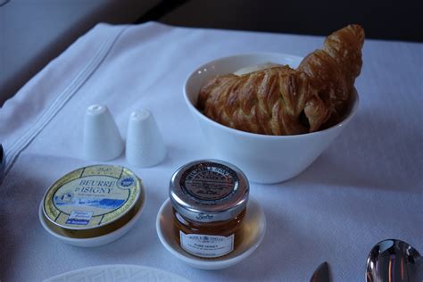 First Class Breakfast on Qatar Airways A380 - Live and Let's Fly