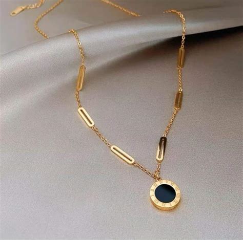 Kalung Wanita Premium Bulat Angka Romawi Hitam Dan Putih Lazada Indonesia