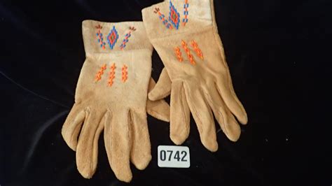 Lot Vintage Deer Skin Beaded Native American Gloves