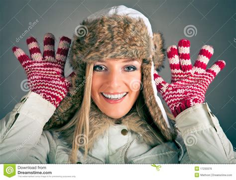 Retrato Da Mulher Loura Na Roupa Do Inverno Foto De Stock Imagem De