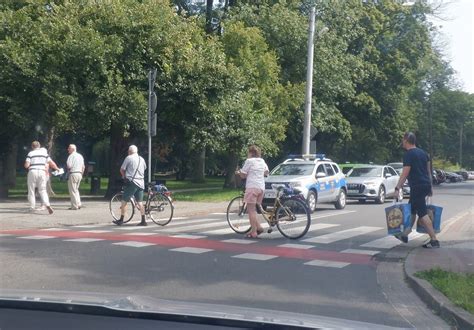 Po wakacjach na drogach jest więcej rowerzystów Policja apeluje o