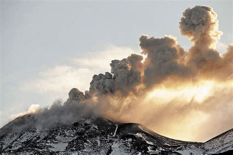 Onemi Por Nevados De Chill N El Volc N Est En Una Erupci N Menor