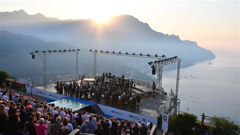 Incanto A Ravello Concerto Allalba Sospesi Tra Il Cielo E Il Mare