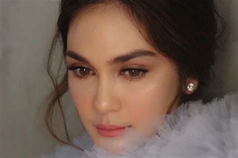 Selalu Tampil Cantik Dan Segar Ini 7 Potret Luna Maya