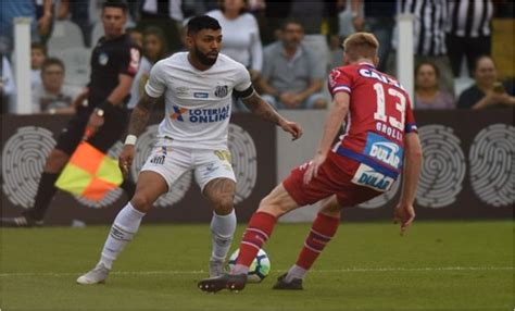 Bahia leva gols no 2º tempo e perde para o Santos na Vila Belmiro