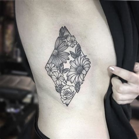 50 Superbes Tatouages Côte Pour Femme Tatouez