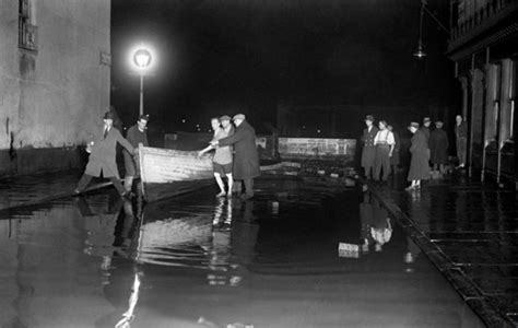 Historic Photographs From 1928 Thames Flood ~ Vintage Everyday