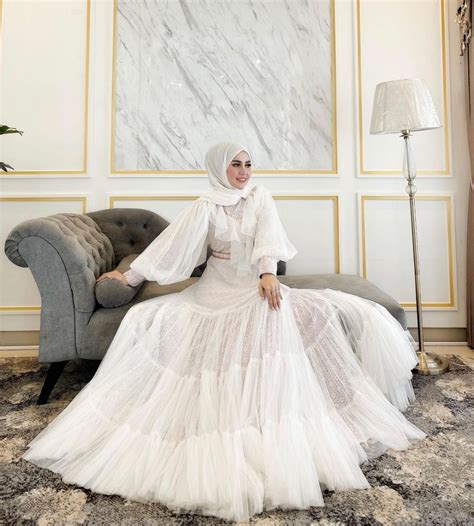 Referensi Dress Glamor Elly Arsy Hijab Cetar Buat Pesta