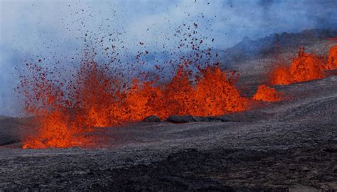 Hawaii dopo 38 torna ad eruttare Mauna Loa il vulcano più grande del