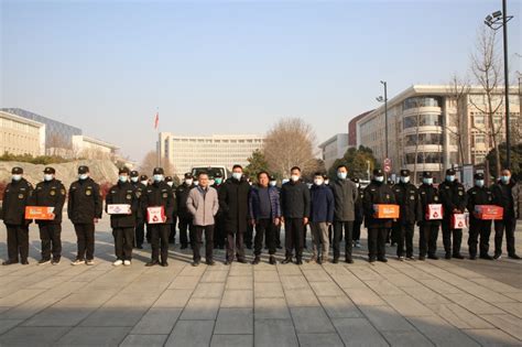 学校职能部门领导大年初一看望慰问在岗职工 送上新春祝福 河南工业大学