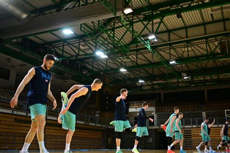 V Kopru Dovoljena Le Ena Zastava Sportklub