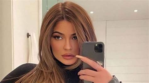 Kylie Jenner Dévoile Enfin Le Prénom Et Des Photos De Son Bébé Mce Tv